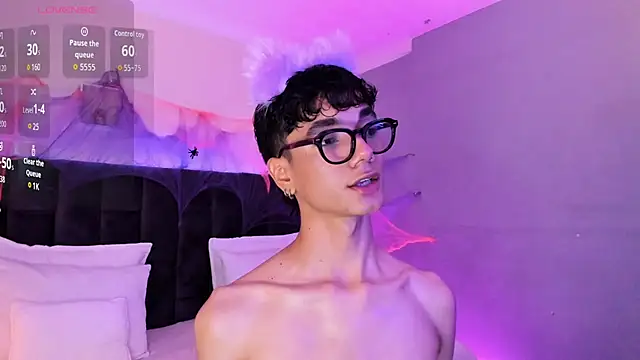 Snapshot of Phillicious__ chatting on October 31, 10:00 pm Phillicious online show from October 31, 10:00 pm