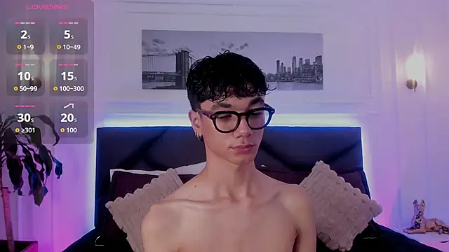 Snapshot of Phillicious__ chatting on November 1, 10:23 pm Phillicious online show from November 1, 10:23 pm