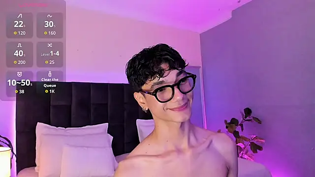 Snapshot of Phillicious__ chatting on November 5, 10:54 pm Phillicious online show from November 5, 10:54 pm