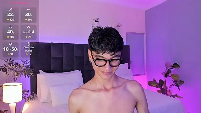 Snapshot of Phillicious__ chatting on November 8, 10:08 pm Phillicious online show from November 8, 10:08 pm