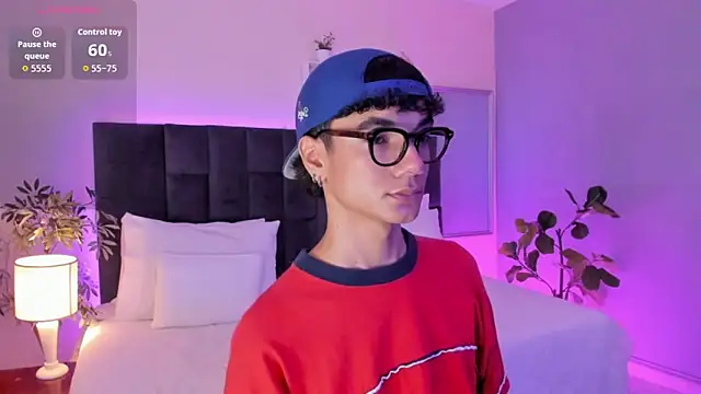 Snapshot of Phillicious__ chatting on November 14, 9:35 pm Phillicious online show from November 14, 9:35 pm