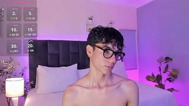 Snapshot of Phillicious__ chatting on November 20, 10:42 pm Phillicious online show from November 20, 10:42 pm