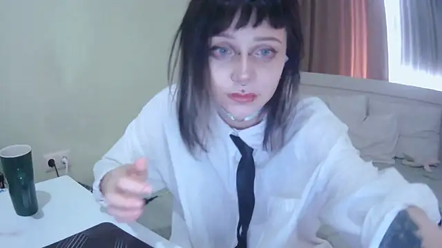 Snapshot of SineKiraReal chatting on September 19, 10:38 am SineKiraReal online show from September 19, 10:38 am