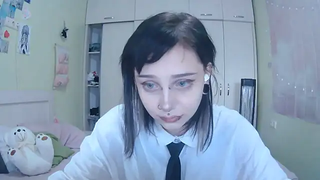 Snapshot of SineKiraReal chatting on October 8, 10:13 am SineKiraReal online show from October 8, 10:13 am