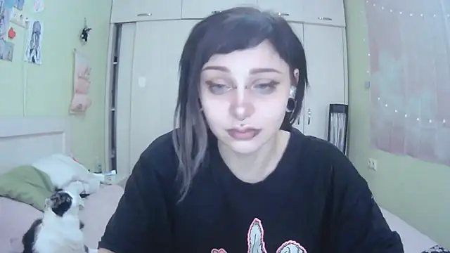 Snapshot of SineKiraReal chatting on October 9, 10:24 am SineKiraReal online show from October 9, 10:24 am