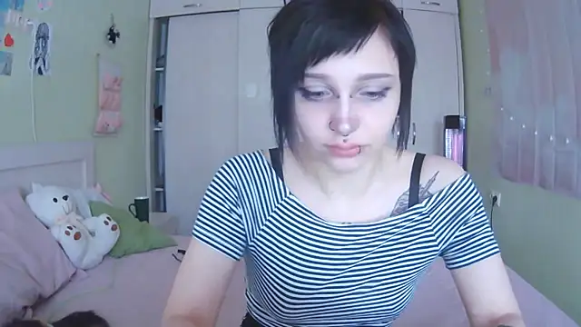 Snapshot of SineKiraReal chatting on October 16, 10:38 am SineKiraReal online show from October 16, 10:38 am