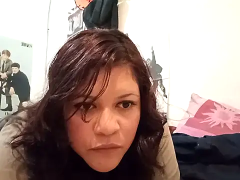 Snapshot of Kitty_WetXxX chatting on December 22, 12:29 am Kitty WetXxX online show from December 22, 12:29 am