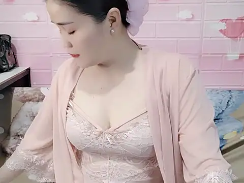 Snapshot of Miu_9117 chatting on September 13, 3:56 pm Miu 9117 online show from September 13, 3:56 pm