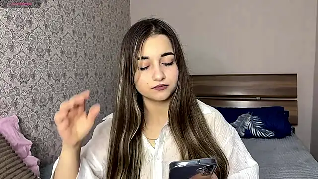 Snapshot of MaydaFarran chatting on October 15, 8:20 pm MaydaFarran online show from October 15, 8:20 pm