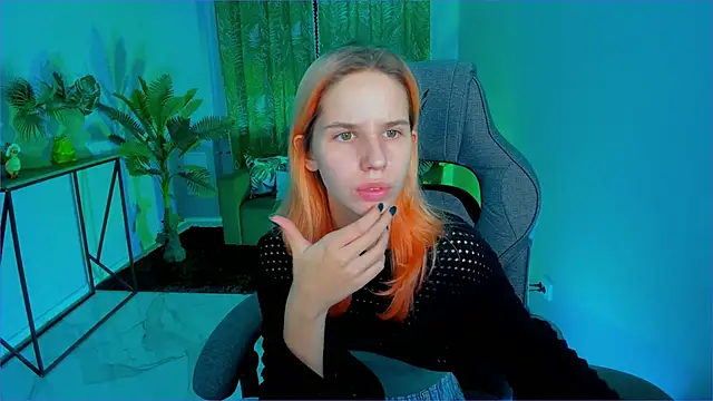 Snapshot of NitaNihil chatting on December 1, 7:02 am NitaNihil online show from December 1, 7:02 am