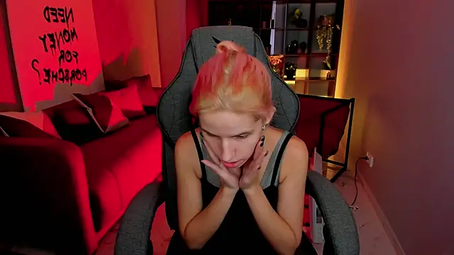 Snapshot of NitaNihil chatting on December 18, 11:05 am NitaNihil online show from December 18, 11:05 am