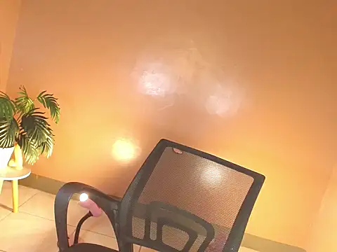 Snapshot of seductivehugecumontopx chatting on November 12, 10:04 am seductivehugecumontopx online show from November 12, 10:04 am