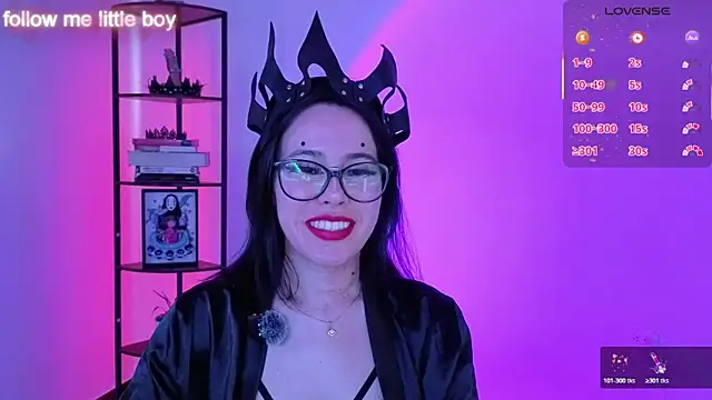 girldom online show from February 12, 6:03 pm