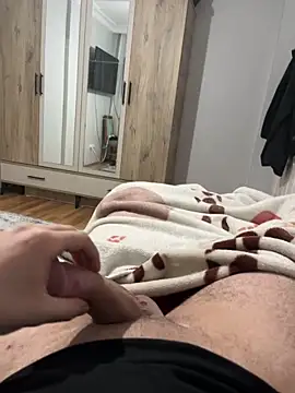 Erenn9972 online show from December 3, 8:07 pm