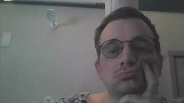 Snapshot of sweetgguyny chatting on December 2, 7:31 pm sweetgguyny online show from December 2, 7:31 pm