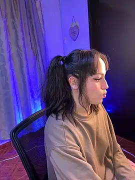 Snapshot of Eymmy_24 chatting on December 19, 2:07 am Eymmy 24 online show from December 19, 2:07 am