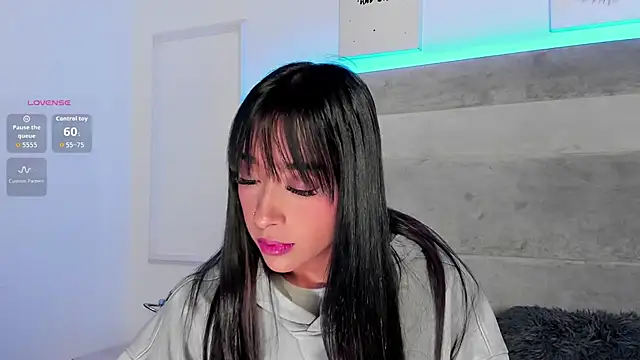 Snapshot of Aleja_ruizz chatting on November 20, 6:24 am Aleja ruizz online show from November 20, 6:24 am