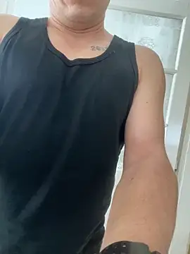 Snapshot of MagyarHunor chatting on December 3, 8:23 am MagyarHunor online show from December 3, 8:23 am