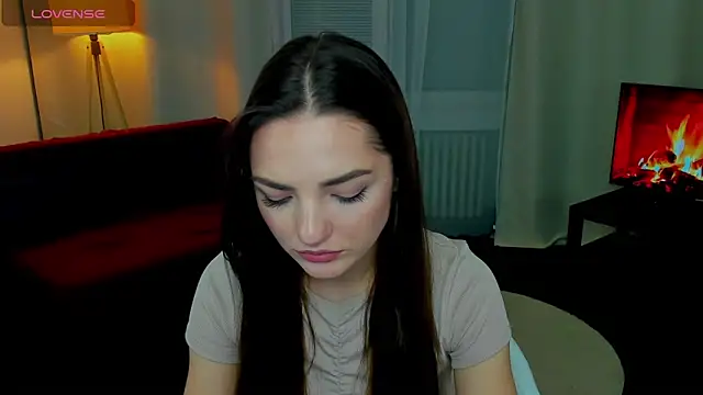 MyEllaLuvs online show from October 13, 8:20 pm