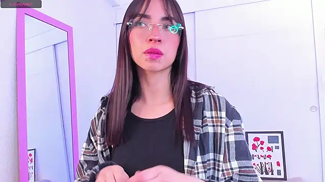 Snapshot of Aryane_art_ chatting on October 21, 7:36 pm Aryane art online show from October 21, 7:36 pm