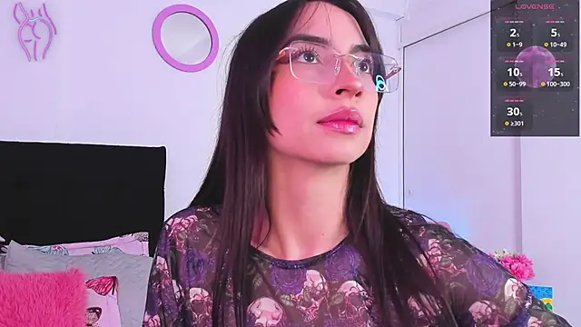 Snapshot of Aryane_art_ chatting on November 18, 8:35 pm Aryane art online show from November 18, 8:35 pm