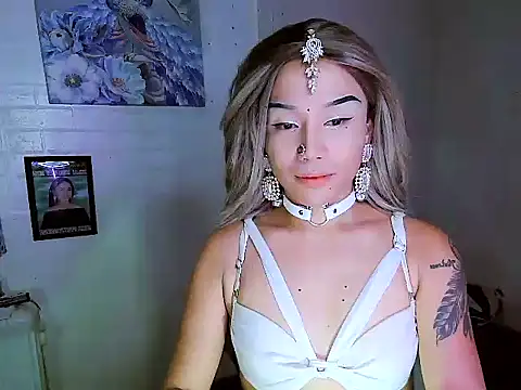 Snapshot of YourNikkieXxx chatting on October 17, 2:41 pm YourNikkieXxx online show from October 17, 2:41 pm