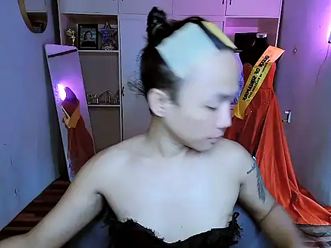 Snapshot of YourNikkieXxx chatting on October 21, 6:25 am YourNikkieXxx online show from October 21, 6:25 am