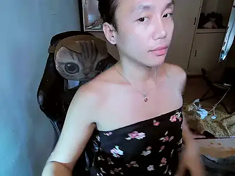 Snapshot of YourNikkieXxx chatting on November 7, 12:43 am YourNikkieXxx online show from November 7, 12:43 am