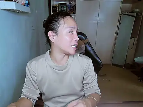 Snapshot of YourNikkieXxx chatting on December 4, 7:06 am YourNikkieXxx online show from December 4, 7:06 am