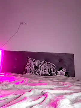 Snapshot of DragonFoxie chatting on December 16, 2:00 pm DragonFoxie online show from December 16, 2:00 pm