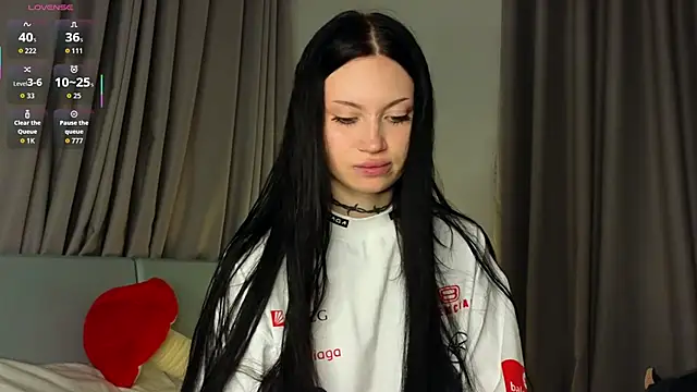 Alice 1n Wonderland  online show from November 5, 6:08 pm