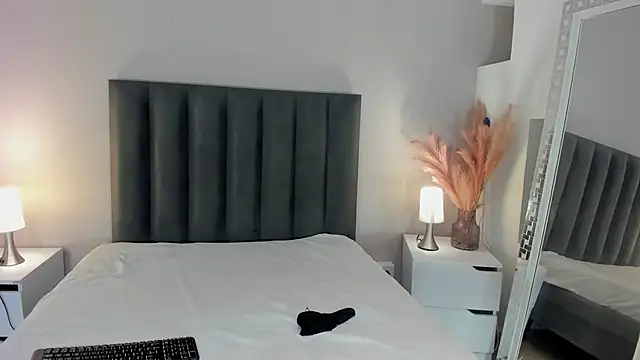 KendraChavez  online show from November 13, 9:25 pm