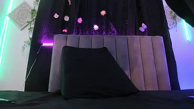 Snapshot of AkiraStone_ chatting on October 1, 12:00 pm AkiraStone online show from October 1, 12:00 pm