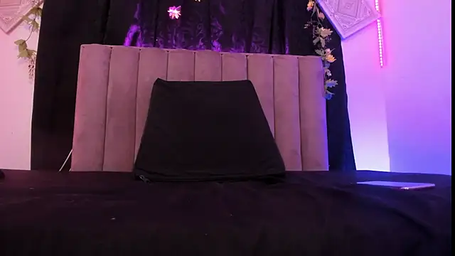 Snapshot of AkiraStone_ chatting on October 6, 7:22 pm AkiraStone online show from October 6, 7:22 pm