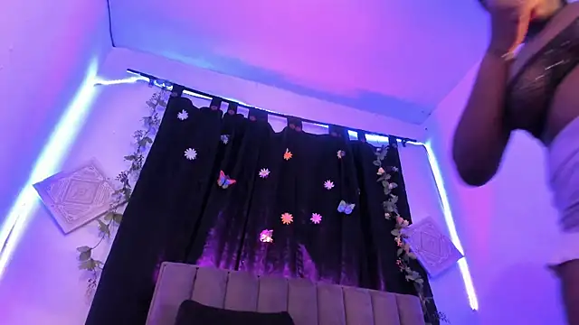 Snapshot of AkiraStone_ chatting on October 10, 8:19 pm AkiraStone online show from October 10, 8:19 pm