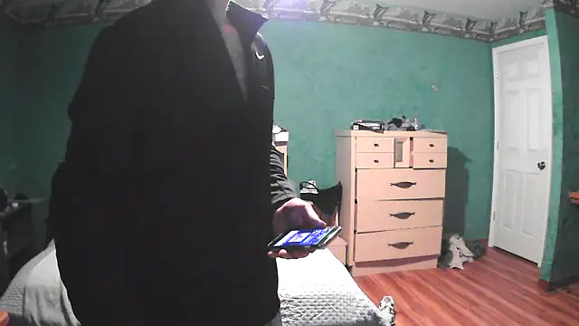 Snapshot of IsAparty chatting on October 23, 5:18 am IsAparty online show from October 23, 5:18 am