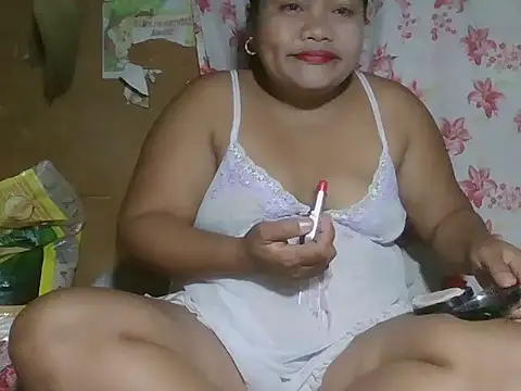 Snapshot of hot_mom13 chatting on October 12, 5:01 pm hot mom13 online show from October 12, 5:01 pm