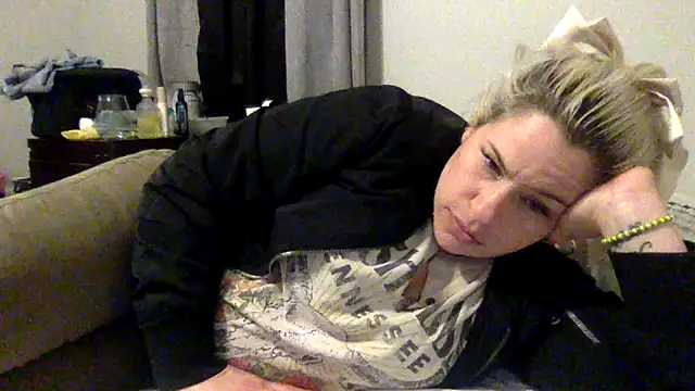 toomuchofafreak online show from February 12, 10:32 am