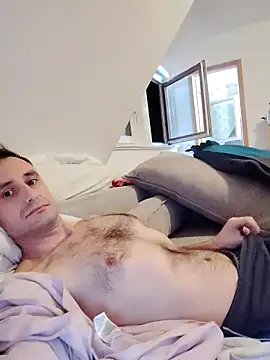 Snapshot of Mili221 chatting on December 22, 3:36 am Mili221 online show from December 22, 3:36 am