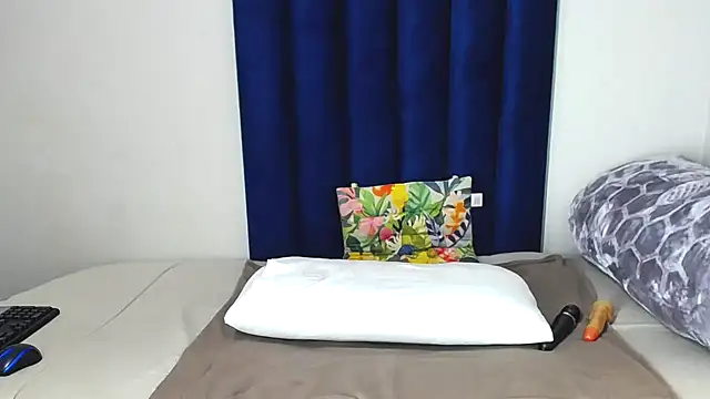 Snapshot of Pinkdollyg chatting on November 24, 8:52 pm Pinkdollyg online show from November 24, 8:52 pm