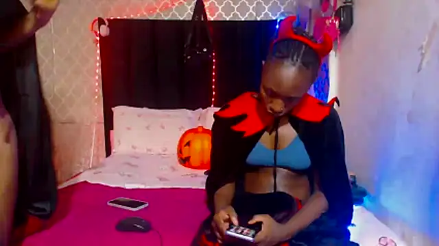 LonelyQueenxx25 online show from October 31, 7:26 pm