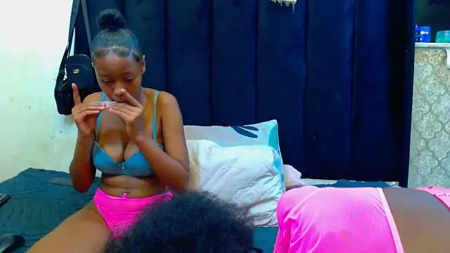 LonelyQueenxx25 online show from March 6, 8:05 pm