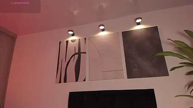 izzyvega   online show from February 6, 10:35 pm