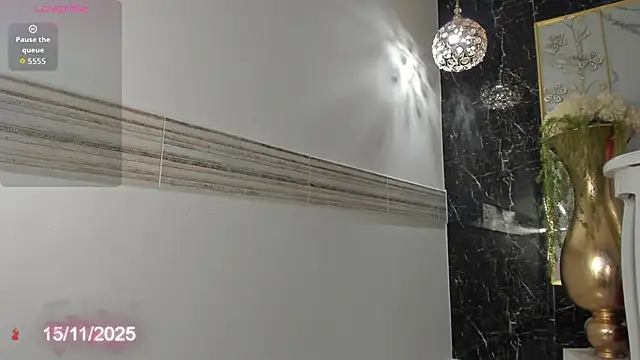 Snapshot of Sophi_Johnson chatting on November 16, 5:35 am Sophi Johnson online show from November 16, 5:35 am