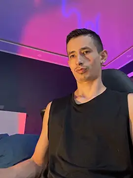 Snapshot of Damartinez27 chatting on September 13, 8:25 am Damartinez27 online show from September 13, 8:25 am