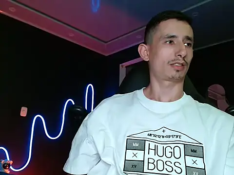 Snapshot of Damartinez27 chatting on September 21, 7:43 am Damartinez27 online show from September 21, 7:43 am