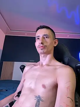 Snapshot of Damartinez27 chatting on September 22, 6:43 pm Damartinez27 online show from September 22, 6:43 pm