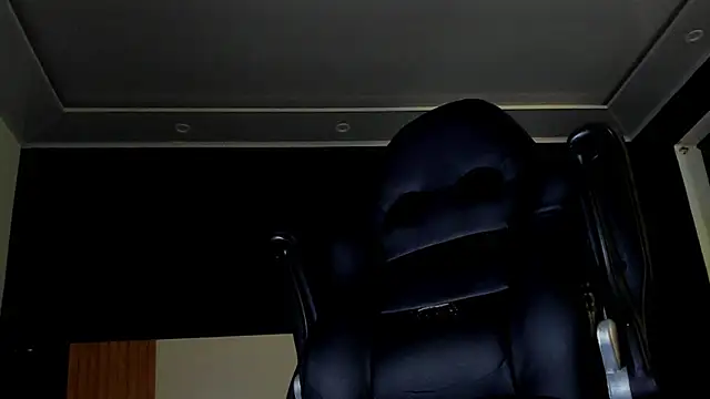 Snapshot of Damartinez27 chatting on November 26, 4:30 pm Damartinez27 online show from November 26, 4:30 pm