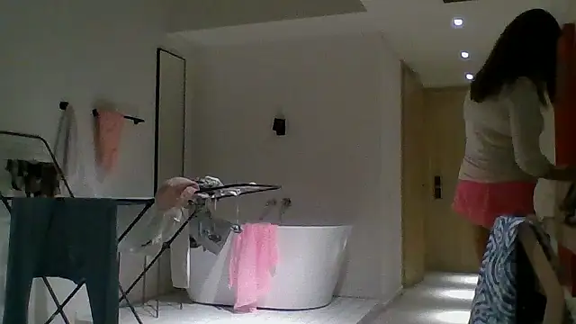 ALICAINWONDERLAND online show from September 18, 3:58 pm