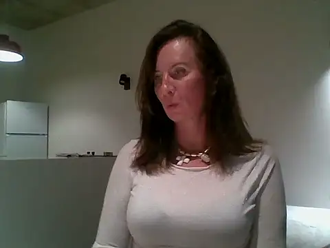 ALICAINWONDERLAND online show from October 5, 4:05 pm